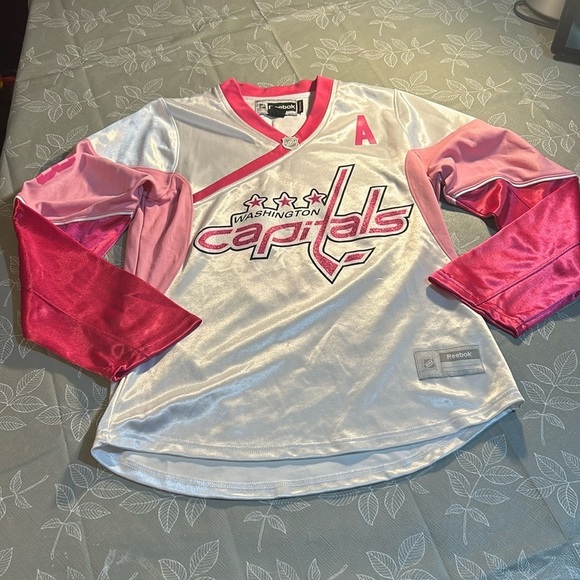 Ladies Reebok Washington Capitals Pink Jersey - Picture 1 of 8